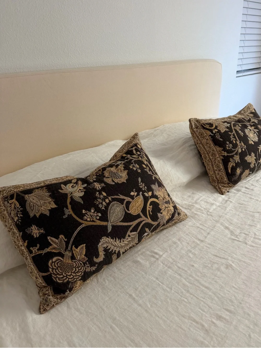 Zara cushion cover and pillow insert set